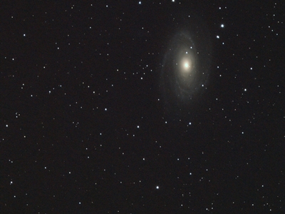 M81 15subs 1h15m 1600iso canon400D darks flats DBE crop  crop of the Jan 14 shot